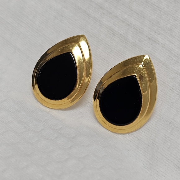 Vintage black and gold teardrop stud costume earrings - Picture 1 of 3